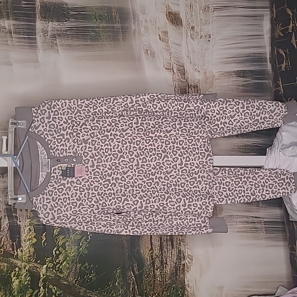 New with tags! Serra Womens Medium thermal leopard print matching pajama set